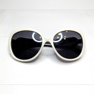 White Jackie Round Oversized Fashion Statement Sunglasses - Great for vacation!